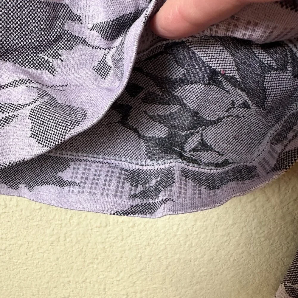 ATHLETA Floral Long Sleeve Athletic WOrk Out Top Size Medium - Picture 4 of 7